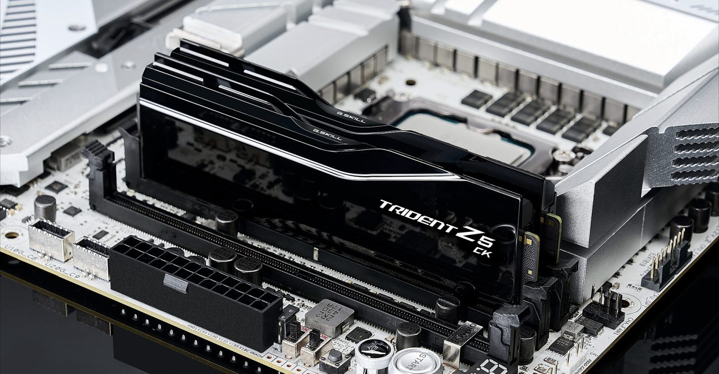 标题：Intel Nova Lake曝光！52核700W，Z990配TB5，2027硬刚Zen 6